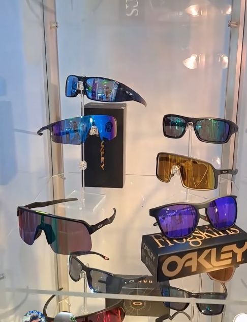 Vetrina Oakley